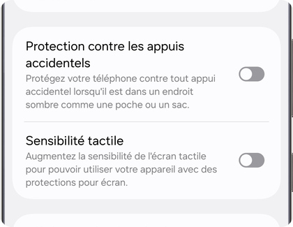 Menu d’affichage sur un téléphone  Samsung Galaxy affichant l’option de protection contre les appuis accidentels désactivée.