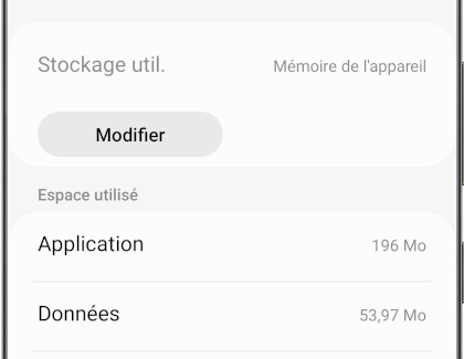 Un téléphone Samsung Galaxy affiche le menu « Stockage » d’une application