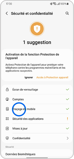 Sélection du menu Traçage du mobile sur un smartphone Samsung