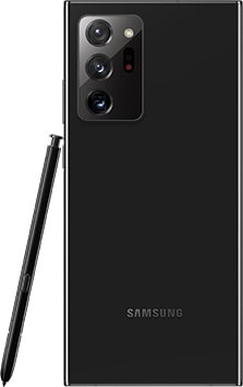 Galaxy Note20 Ultra en negro místico visto desde la parte posterior. Un S Pen que combina se encuentra apoyado lateralmente.