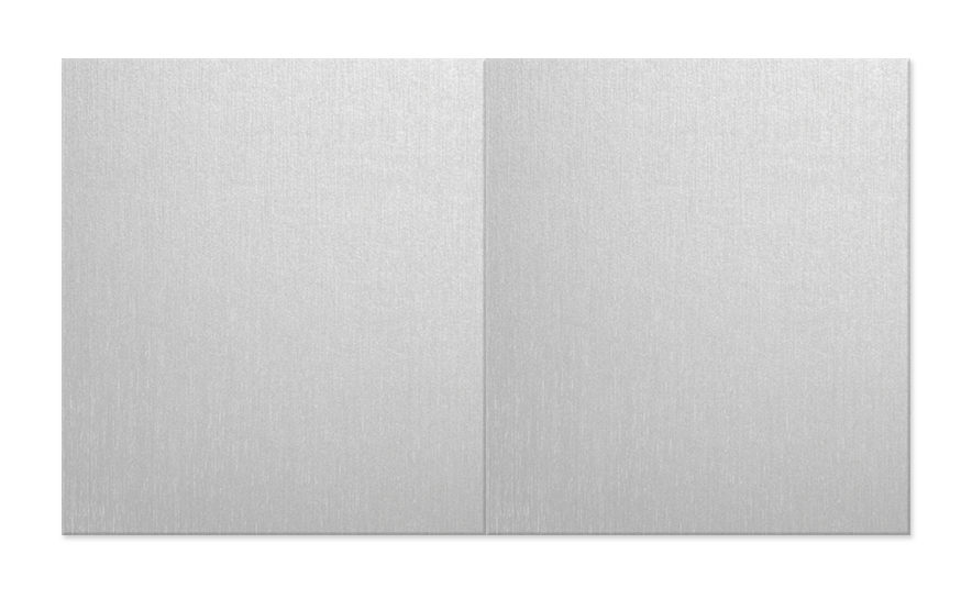 Zwei Hintergrundplatten werden angebracht.