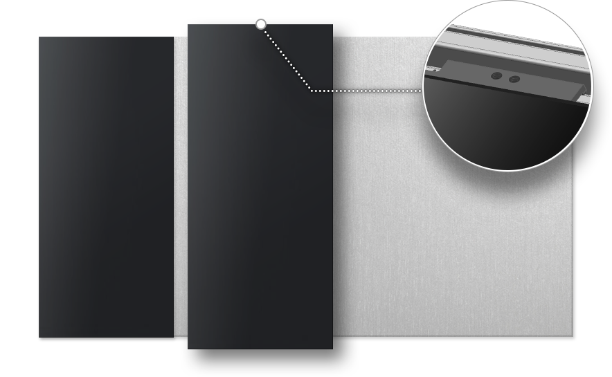 Zwei von vier der voreingestellten Module werden an den Hintergrundplatten installiert. Die Verbindung zwischen Hintergrundplatte und voreingestelltem Modul ist sichtbar.
