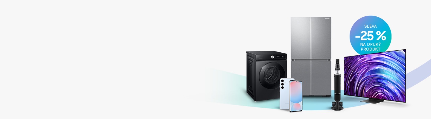 Na obrázku je kolekce produktů Samsung – černá pračka, chytrý telefon Galaxy, tyčový vysavač, nerezová americká chladnička a televizor s fialově modrým displejem. V popředí je modrá kruhová samolepka s textem „Sleva –30 % na vybrané produkty“.