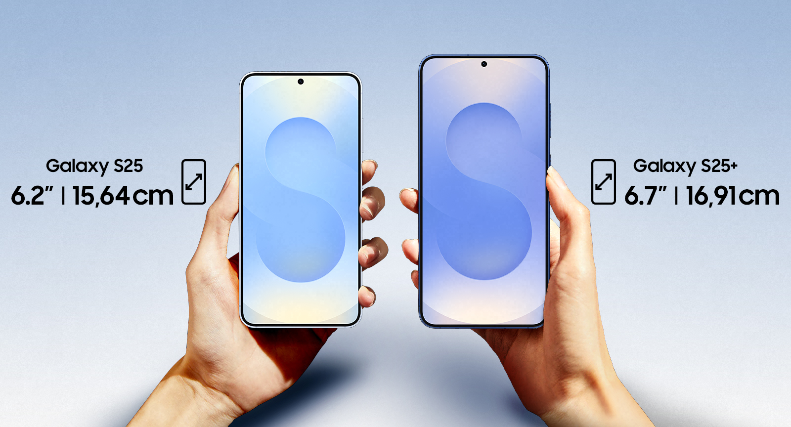 Ein Galaxy S25 Plus ist von hinten und von vorne zu sehen und hat eine Displaygrösse von 6,7 Zoll oder 17 Zentimetern. Ein Galaxy S25 ist ebenfalls von hinten und von vorne zu sehen und hat eine Displaygrösse 6,2 Zoll oder 15,7 Zentimetern.