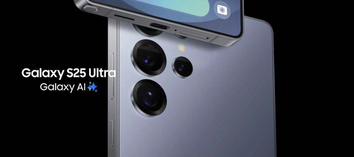 Zwei Galaxy S25 Ultra in Titanium Silverblue werden übereinander geschoben, wobei das eine von hinten und das andere von vorne sichtbar ist. Das Galaxy S25 Ultra, dessen Vorderseite zu sehen ist, zeigt eine Benachrichtigung von Now Brief mit den Worten Schau dir das heutige Highlight an. Oben auf dem Galaxy S25 Ultra in der Rückansicht liegt ein S Pen. Galaxy AI.