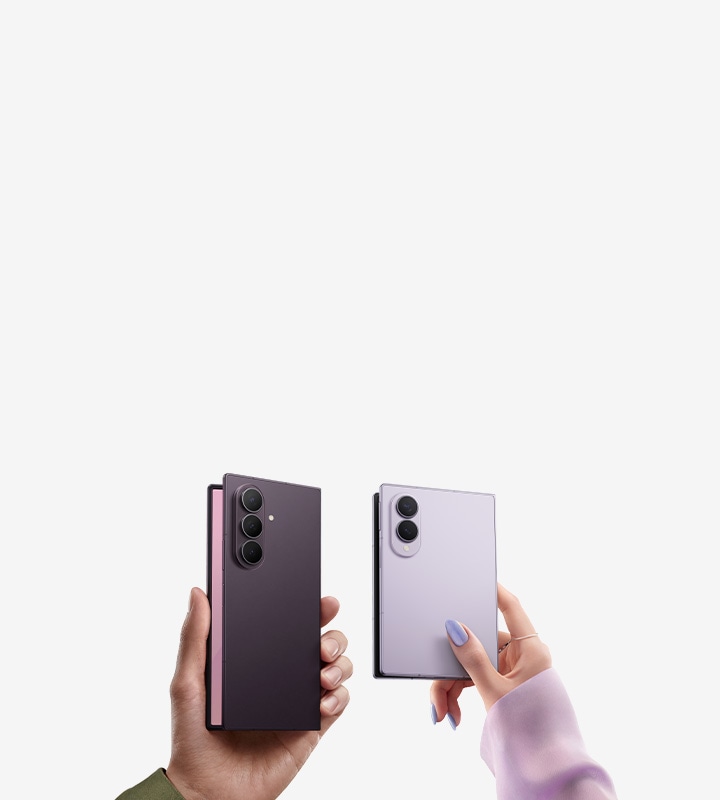 Zu sehen sind das Galaxy Z Fold8 Ultra in der Farbe Violet Shadow sowie das Galaxy Z Fold8 in Lavender.  