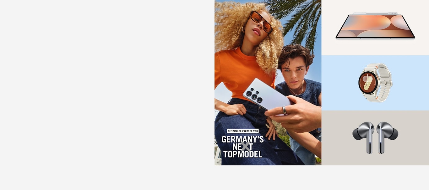 Zweu junge Menschen stehen vor einer Palme und halten ein Galaxy S25 Ultra in der Hand. Am Finger einer Person wird ein Galaxy Ring getragen. Rechts abgebildet befinden sich ein Galaxy Tab S10, eine Galaxy Watch7 sowie Galaxy Buds Pro.