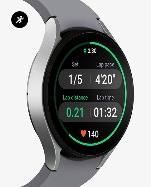 Die Galaxy Watch4 Classic zeigt Trainingsdaten an, wie z. B. Satznummer, Rundenzeit, Rundendistanz, Rundengeschwindigkeit und Herzfrequenz.