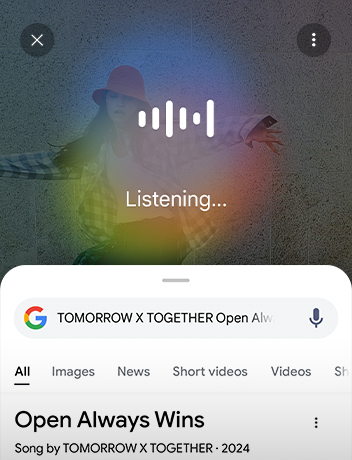 Reproduce, canta o tararea una canción y Google la buscará y te dará los resultados del nombre del artista y del título de la canción.