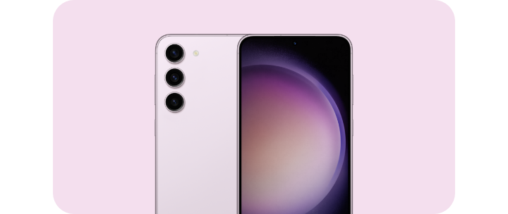 2 Samsung S23+ warna lavender, satu menyajikan bagian belakang ponsel dan yang lainnya di layar depan