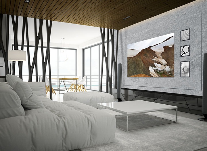 La pared que exhibe montañas en una sala de estar