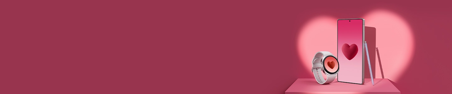 Image sur fond rose avec un cœur en ombre et des produits Samsung devant. Un smartphones Galaxy S25 Ultra et une montre connectée Galaxy Watch8.