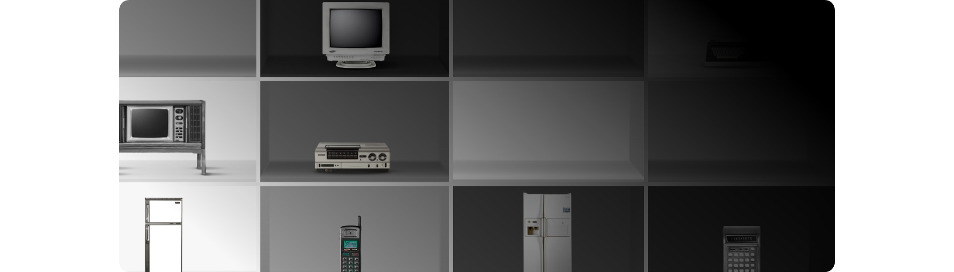 In einem schwarzen und weißen Schrank befinden sich alte Samsung-Produkte wie ein Monitor, ein Mobiltelefon, ein Fernseher, ein Radio, eine Schreibmaschine und zwei Kühlschränke. 