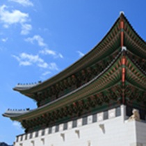 A photo image of Gwanghwamun.