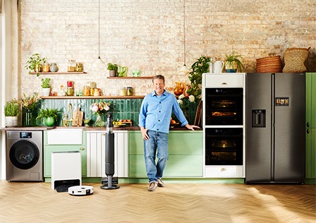 Jamie Oliver mit vielen Bespoke AI-Haushaltsgeräten von Samsung