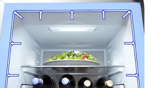 Salata od povrća i boca vina nalaze se u Samsung hladnjaku uz svježu vlažnost sistema hlađenja Samsung hladnjaka i veliki kapacitet.