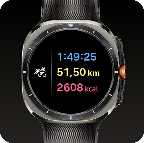 Egy Galaxy Watch Ultra kijelzőjén egy triatlon funkció látható: az időtartam, a távolság és az elégetett kalóriamennyiség.