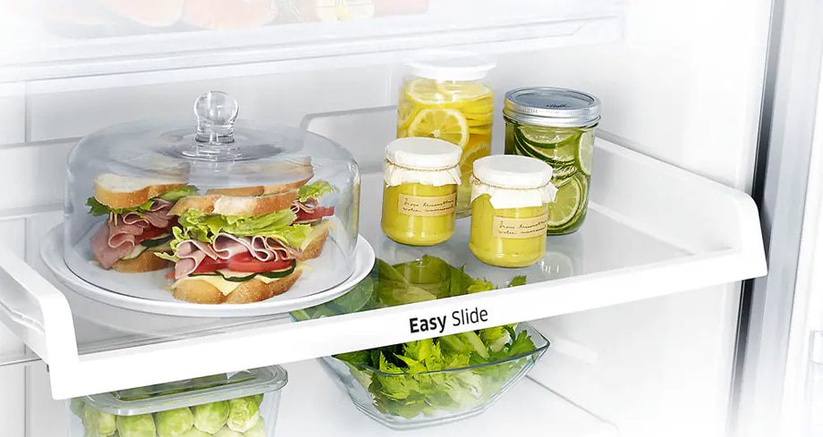Ketahui kelebihan kulkas Samsung dengan easy slide dan defroster untuk kulkas bebas bunga es yang lebih mudah dibersihkan.