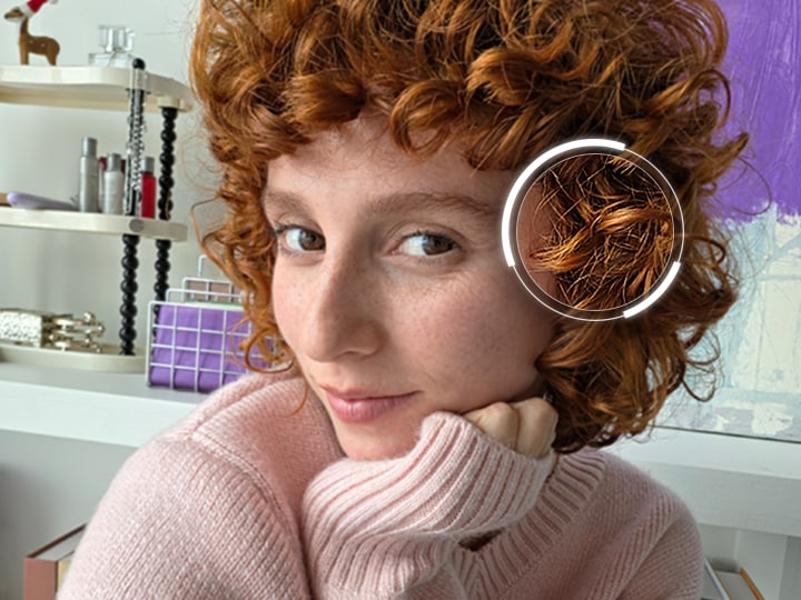 Selfie seorang wanita dengan rona kulit dan detail alami berkat AI Image Signal Processor pada Galaxy S26 Ultra.
