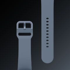 תמונת עם תצוגה של שלושת רבעי ממכשיר Galaxy Watch5 בצבע כחול עם רצועה סגורה.