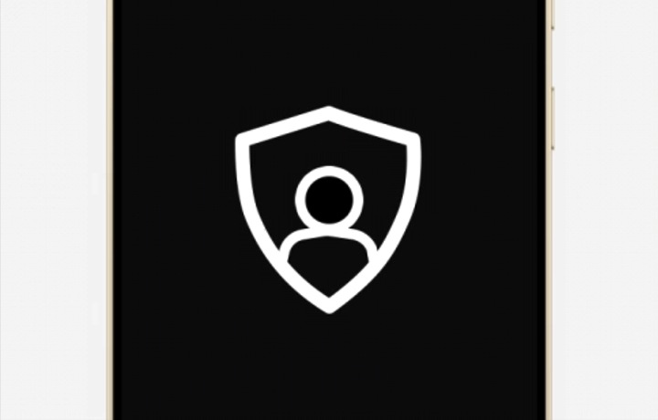 A middle part of a Galaxy smartphone. Onscreen is an icon of a person inside a shield. The icon is overlapped by another icon of a shield with a vault handle inside. The handle turns in a circle until the icon changes to a Samsung Knox logo. The logo dissolves, and the text Samsung Knox appears.