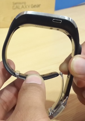 How to adjust Wristband on Samsung Galaxy Gear SM V700 Samsung