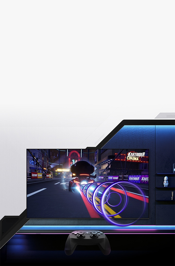 [تەلەفزیۆنێکی یاریکردنی Sáms~úñg دیمەنی “K~ártr~ídér~ Dríf~t لەسەر شاشە پیشان دەدات، لەگەڵ کۆنتڕۆڵکەرێک دەجوڵێت بۆ کۆنتڕۆڵکردنی ئۆتۆمبێلێکی پێشبڕکێ. شەپۆلەکانی دەنگ دوای ئۆتۆمبێلەکانی دەوروبەری شاشەکە دەکەون و بۆ دەرەوەی شاشەکە دەردەچن.]