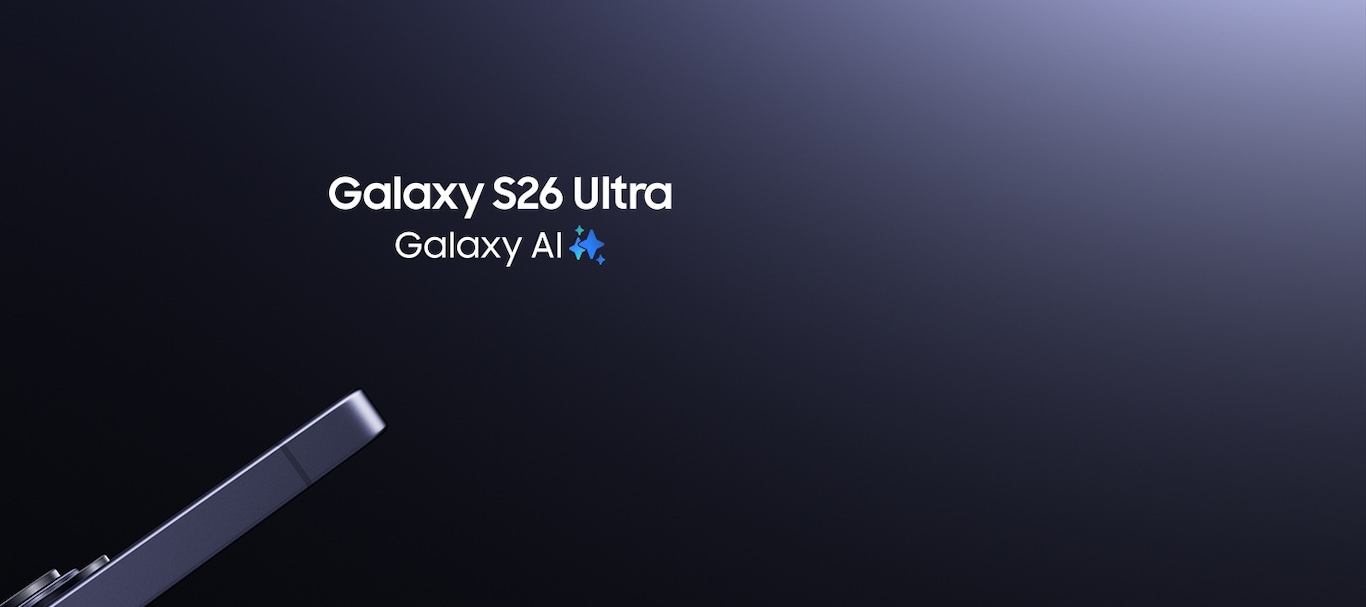 نمای نزدیک از گوشه Galaxy S26 Ultra به رنگ بنفش کبالتی، که لنزهای دوربین را به همراه قلم S Pen که در جلوی دستگاه قرار گرفته است، نشان می‌دهد. Galaxy AI