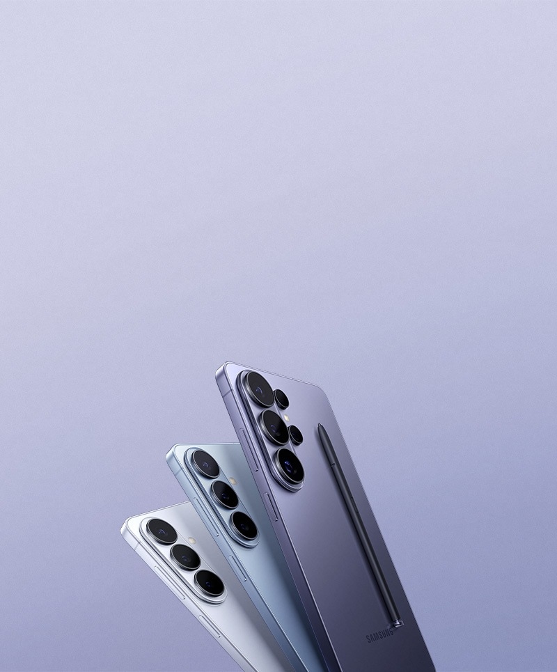 Due Galaxy S25 Ultra di colore Titanium Silverblue e Titanium Black, uno visto da dietro e l’altro visto frontalmente, si sfiorano con i rispettivi angoli. Il Galaxy S25 Ultra visto frontalmente mostra una notifica di Now Brief nella Now Bar con le parole “Vedi il meglio di oggi”. Sul retro del Galaxy S25 Ultra visto da dietro è poggiata una S Pen. Galaxy S25 Ultra per le aziende. Galaxy AI.