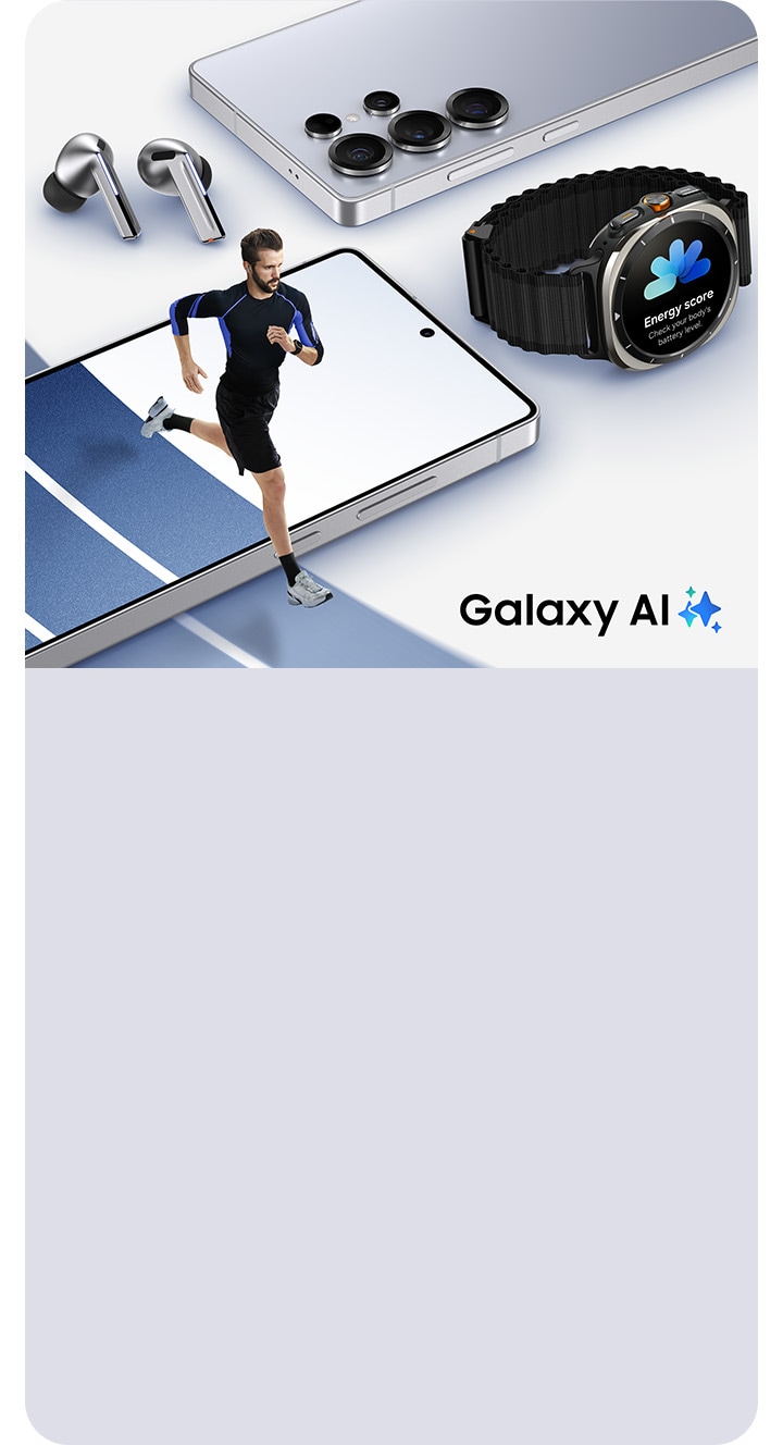 チタニウム シルバーブルーのGalaxy S25 Ultra（ギャラクシーエス25ウルトラ）が2台あり、1台は、前面にトラックが駆け抜けているのが見える。もう1台は、背面にフローティングカメラのデザインが見える。チタニウム シルバーのGalaxy Watch Ultra（ギャラクシーウォッチウルトラ）に、ダーク グレーのトレイルバンドが付いている。文字盤が前面に見えて、Energy Score（エナジースコア）を表示し、「Check your body's battery level」という文字が読める。シルバーのGalaxy Buds3 Pro（ギャラクシーバッツ3プロ）も見える。トラックが製品に隣接し、そのトラックを一人の男性が横切っている。Galaxy AI。