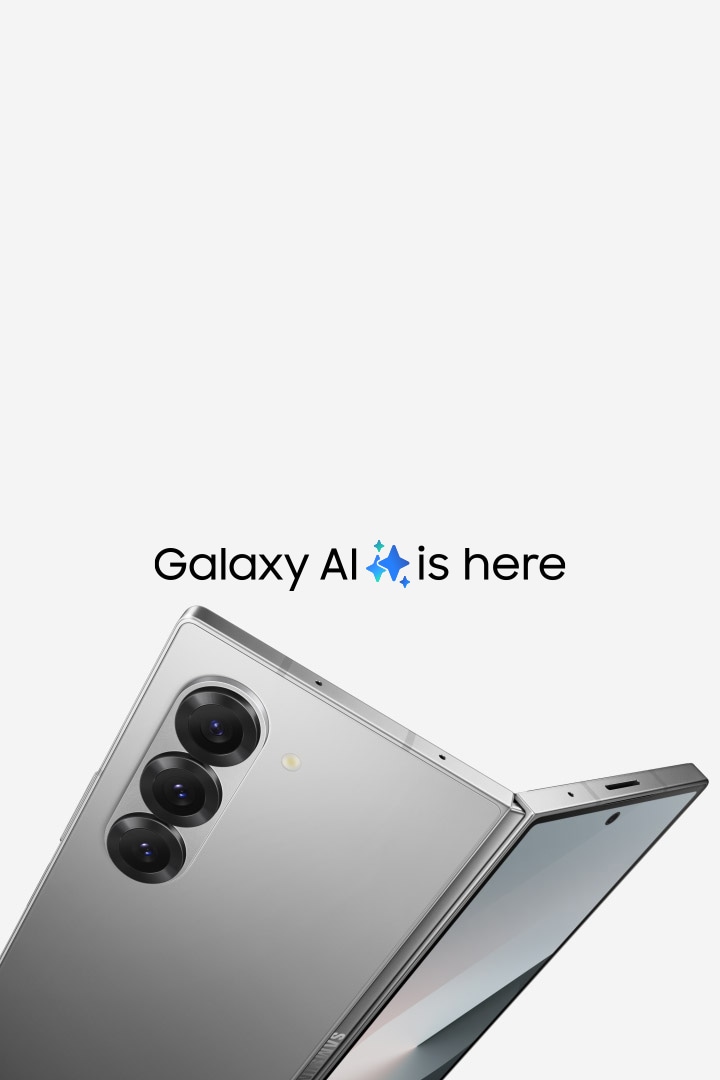 「Galaxy AI is here」の文字。閉じて立てたGalaxy Z  Fold6（ギャラクシーゼットフォールドシックス）を横から見る。回転して横向きにし、後ろから見る。蝶番を下向きにして、「V」の字に開いている。