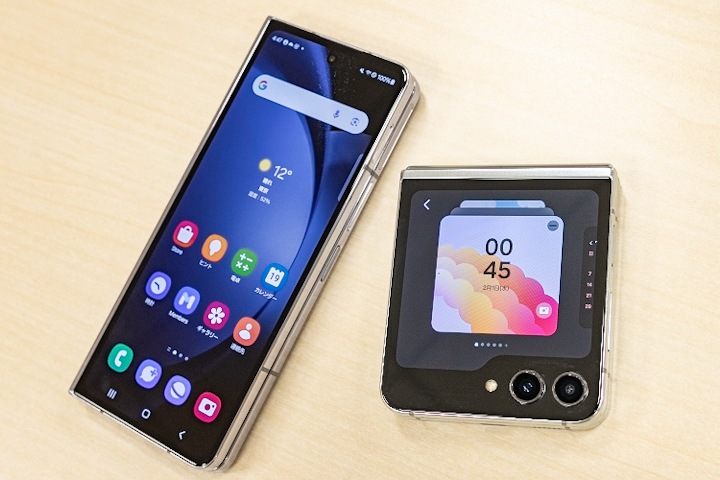 KDDIが縦型折り畳みスマホ「Galaxy Z Flip」を独占販売、本格