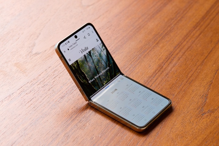 折りたたみスマホ Galaxy Z Flip5 と吉川めいのウェルビーイング