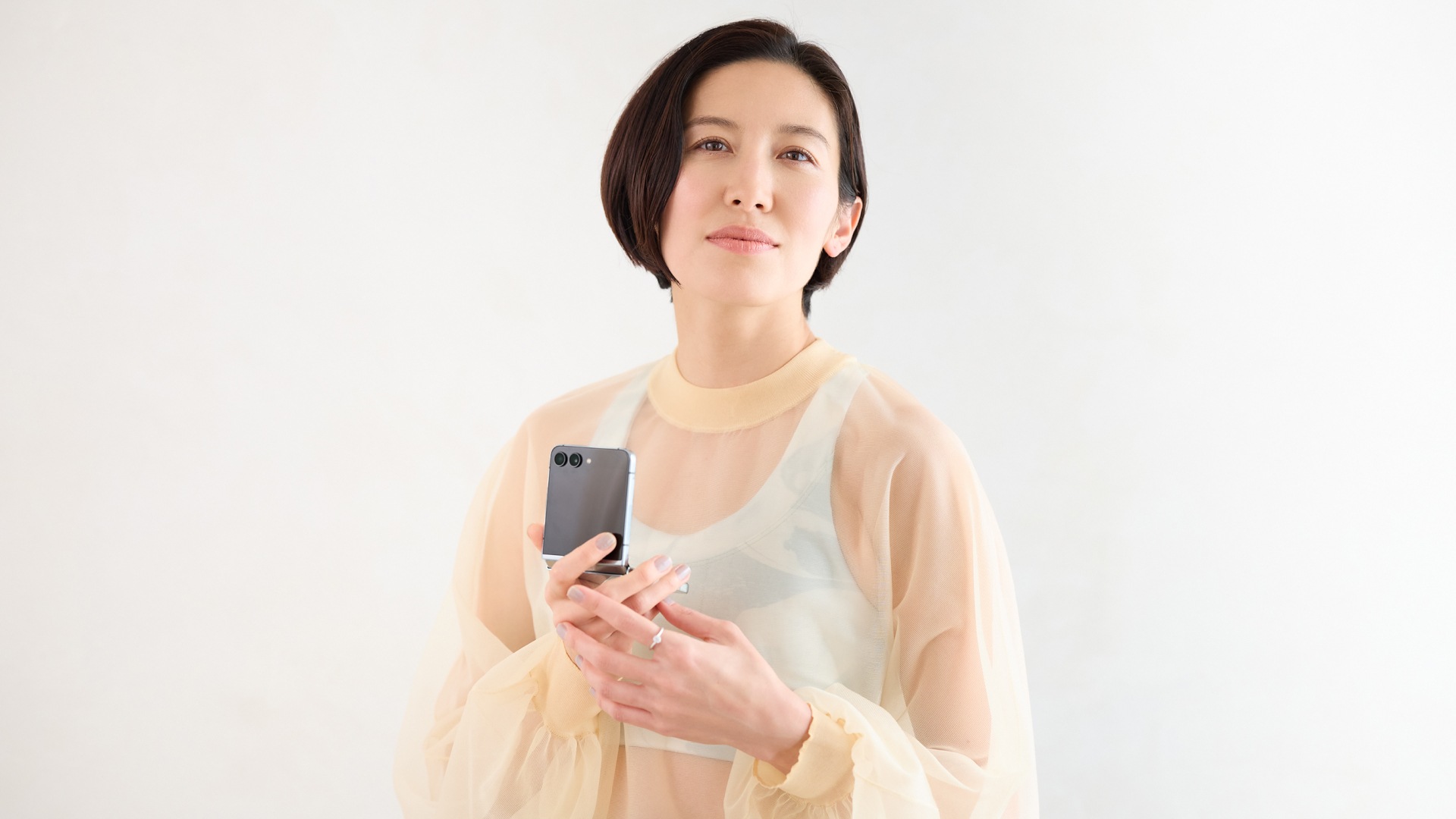 折りたたみスマホ Galaxy Z Flip5 と吉川めいのウェルビーイング