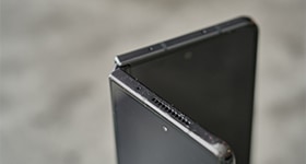 Samsung W2018（折りたたみ式スマートフォン） 高級な折り畳み式スマホSamsung Xinxitianxia W2018 (SM-W2018