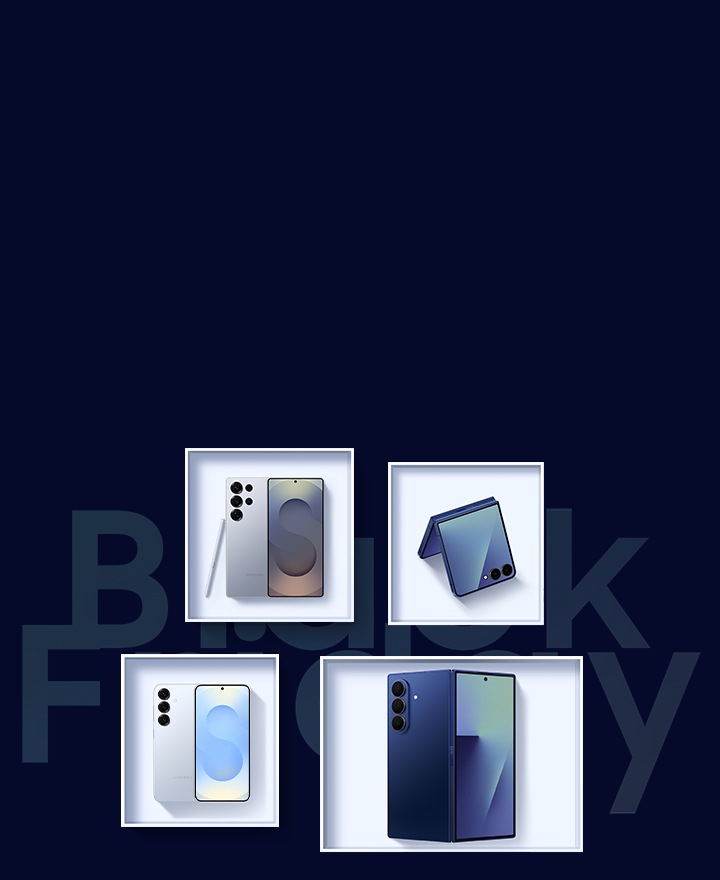 男性がGalaxy WatchをつけてGalaxy Z Flip4を手に持ち、Galaxy Budsを使っている。