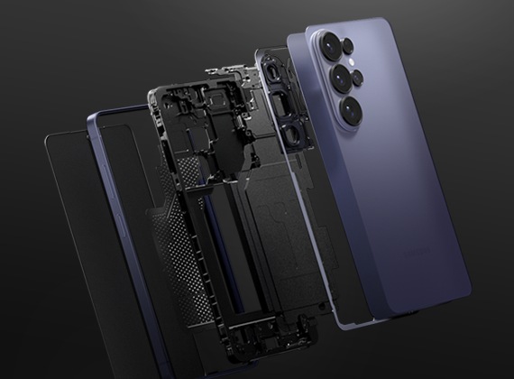 Galaxy S26 Ultraのスケルトンビューが展開され、スリムなデザインを可能にするために設計された内部のハードウェアの層が表示されている。