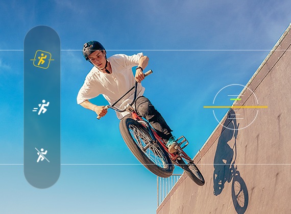 BMXバイクに乗った人が空中でトリックを決めています。水平ロック付きのスーパー手振れ補正のインターフェースが重ねて表示され、動画の水平維持、アクションのスムーズな維持、または機能のオフを切り替えるための3つのアイコンがある。撮影した映像は水平で安定している。