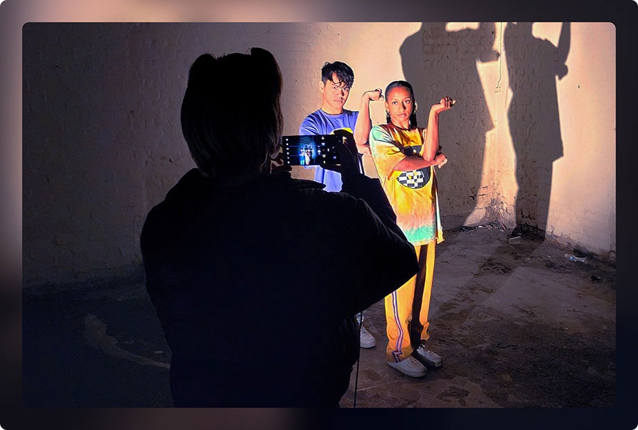 Rebekah behind the Galaxy S22 Ultra while filming dancers' and their shadows