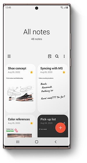 Galaxy Note20 Ultra visto desde la parte frontal con la aplicación Samsung Notes en la pantalla. Tiene cuatro notas: una dice “Concepto de zapato” y tiene un dibujo de un zapato y “El cliente lo quiere cómodo y moderno”, la segunda “Sincronizar con MS Video la búsqueda de locaciones: playa, pista de carreras, estacionamiento, ¿caminos rurales? ¿Será demasiado?”. Otra nota dice “Referencia de colores, hora dorada, tonos de atardecer”. La última nota dice “Buscar lista en BT mic rental”.
