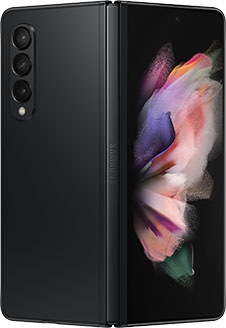 Un Galaxy Z Fold3 5G en color negro fantasma, visto desde la parte posterior.