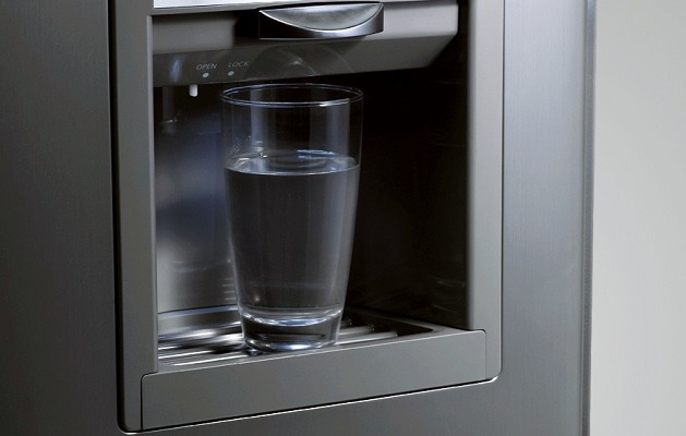 https://images.samsung.com/is/image/samsung/assets/lucid/how-often-should-i-change-the-water-filter-in-my-samsung-refrigerator-/how-often-should-i-change-the-water-filter-in-my-samsung-refrigerator_e_6.jpg?$ORIGIN_JPG$