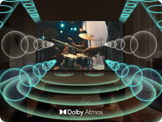 Хоёр хүн 2024 оны Dolby Atmos-той Samsung OLED зурагтын дэлгэц рүү харах зуур зурагтын дуугаралт нь тэднийг хүрээлж буй орон зайг дүүргэнэ.