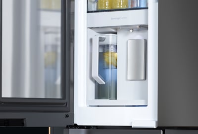 https://images.samsung.com/is/image/samsung/assets/mx/support/home-appliances/use-the-autofill-pitcher-in-the-beverage-center-on-your-samsung-refrigerator/Use-the-AutoFill-Pitcher-in-the-Beverage-Center-on-your-Samsung-refrigerator.png?$ORIGIN_PNG$