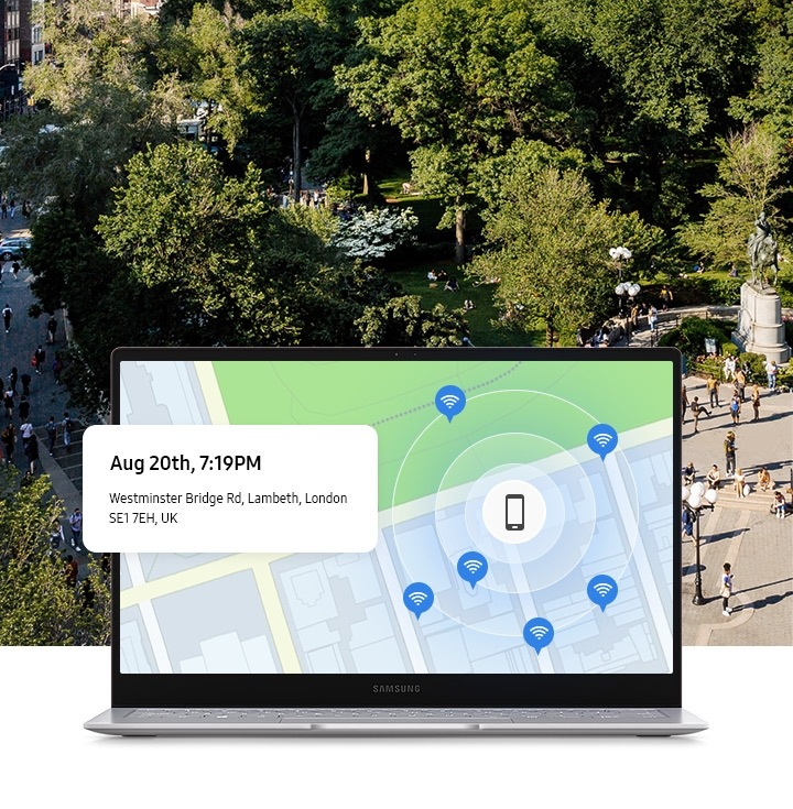 Londen is te zien op de achtergrond. Op de voorgrond toont een laptopscherm de locatie van een verloren apparaat op een kaart, met de datum en tijd van de gevonden locatie.