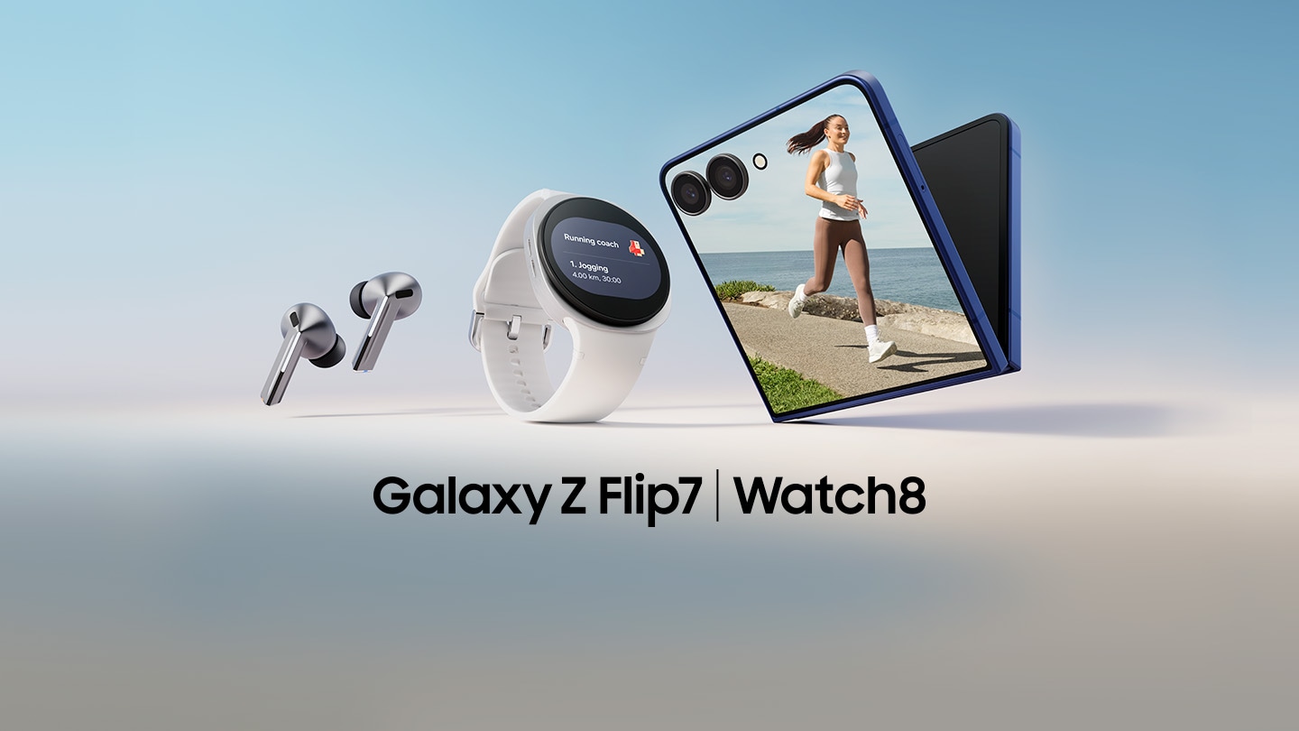 Galaxy Z Flip7 in Blue Shadow gezien vanaf de voorzijde. Galaxy Watch8 in White met de Running Coach-app op het scherm. Galaxy Buds3 Pro in Silver.
