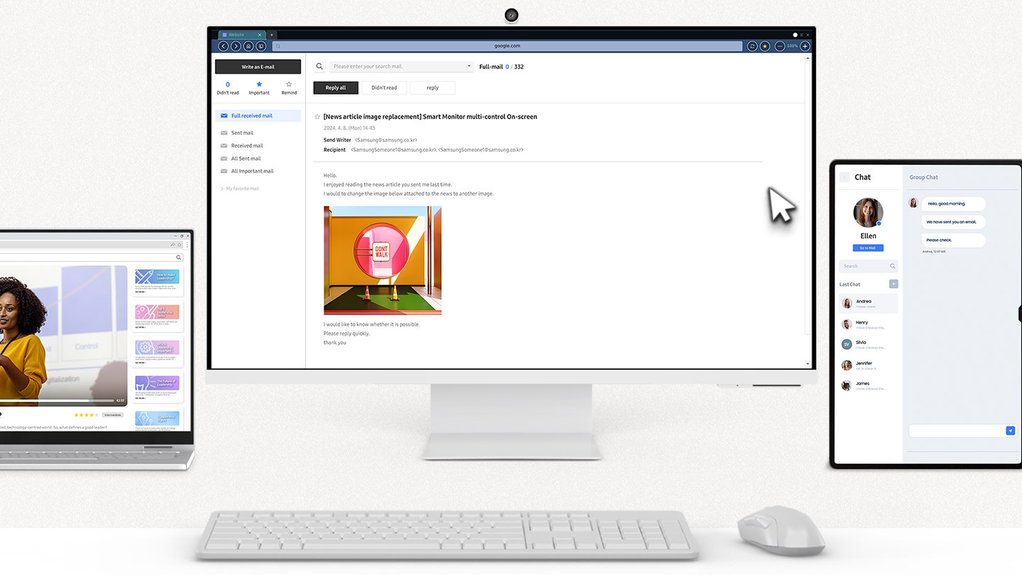 Links zien we een Galaxy Book waarop een video afspeelt. In het midden zien we een computermonitor met een e-mail open en een keyboard en muis ervoor. Rechts zien we een Galaxy Tab met een groepschat geopend. De cursor beweegt van de Galaxy Book via de computermonitor naar de Galaxy Tab om de berichten te beantwoorden. Daarna verplaatst de cursor terug naar de computermonitor om de e-mail te beantwoorden.