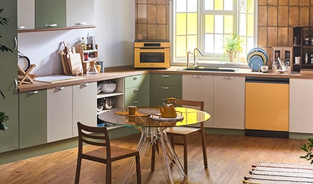 A Bespoke microwave oven sitting prettily on countertop of a cozy kitchen. Get yours in Samsung Philippines.