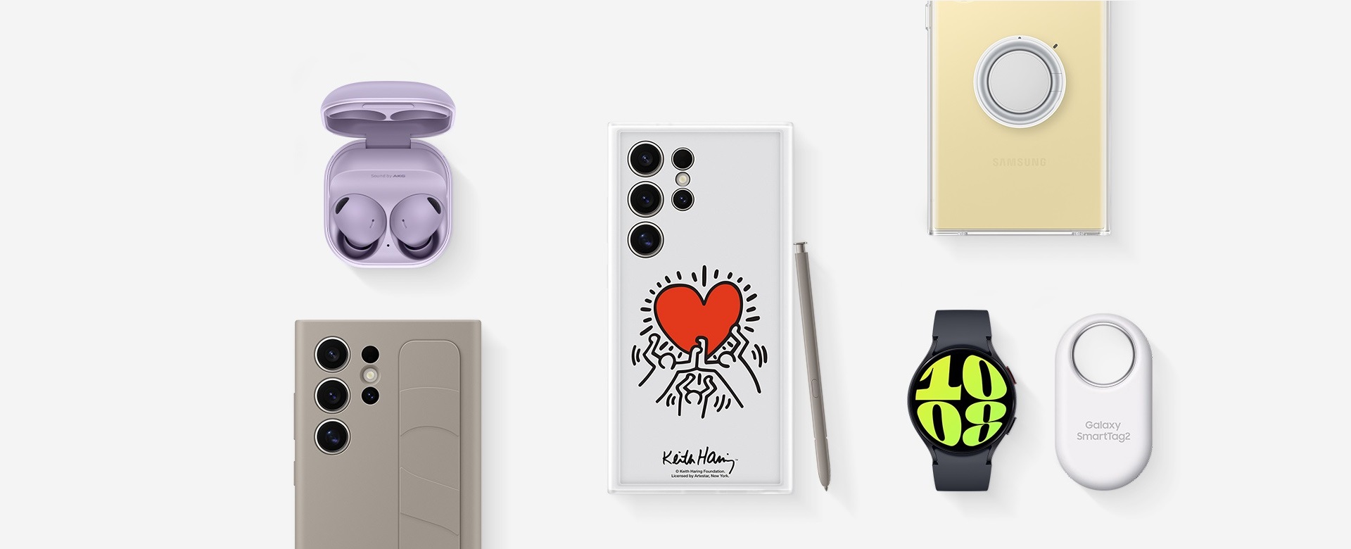 Akcesoria do Galaxy S24 Ultra: Galaxy Buds2 Pro w kolorze Bora Purple z otwartą podstawką, Galaxy S24 Ultra z zainstalowanym etui Standing Grip, Galaxy S24 Ultra z białym etui Flipsuit z wbudowany rysik S Pen opartym o bok, Galaxy S24 Ultra w etui Clear Gadget Case, grafitowy Galaxy Watch6 i biały Galaxy SmartTag2.