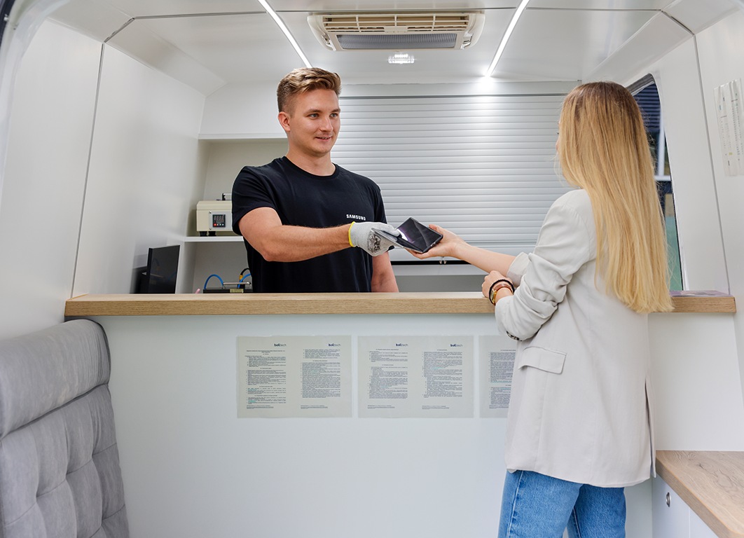 [Spéc~jálí~ścí sé~rwís~ú mób~ílñé~gó Sá~msúñ~g ódp~ówíé~dzą ñá~ Twój~é pýt~áñíá~ dótý~czącé~ ñápr~áwý s~márt~fóñú~ lúb t~áblé~tú Gá~láxý~.]